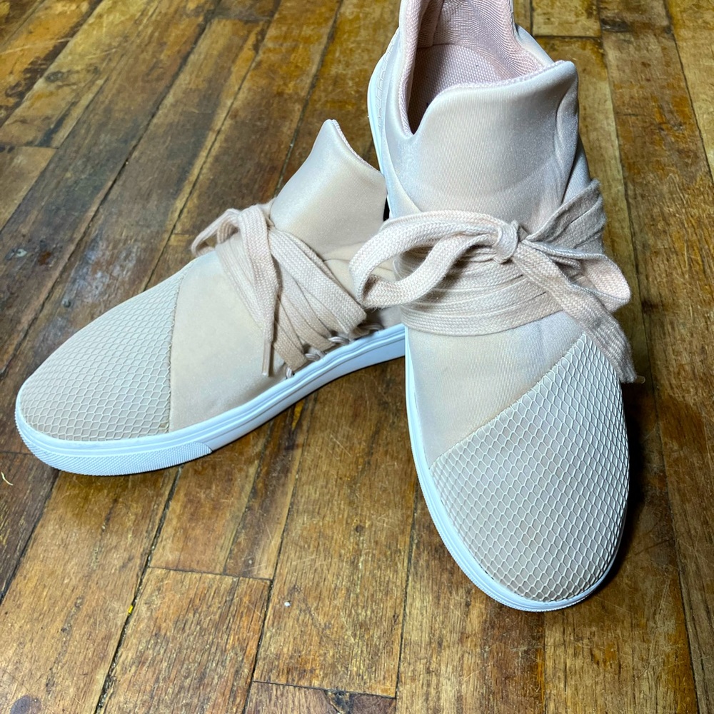 Steve Madden pink Lancer size 7.5